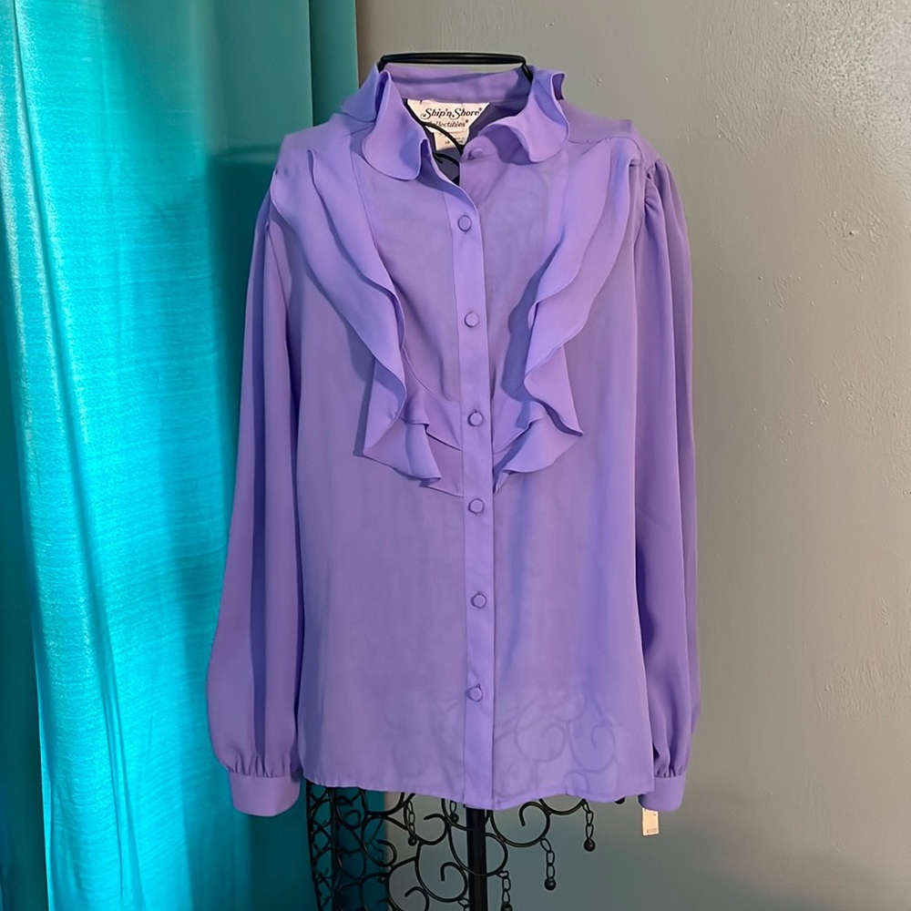 NWT Vintage Lilac blouse with covered buttons.